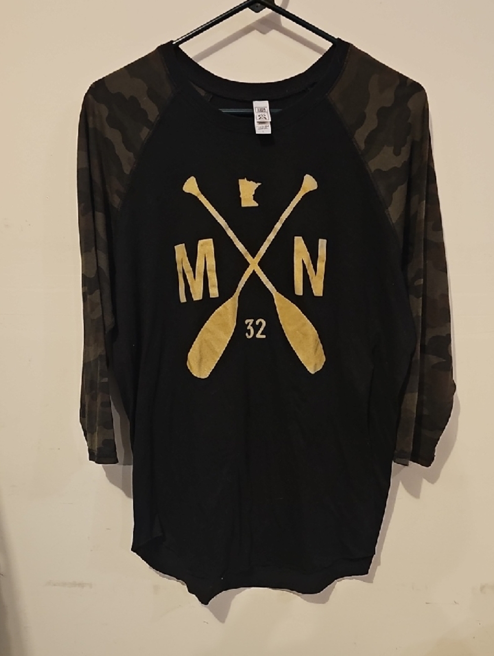 SOTA Womens Sz Large Top! Camo Sleeves, Minnesota!!